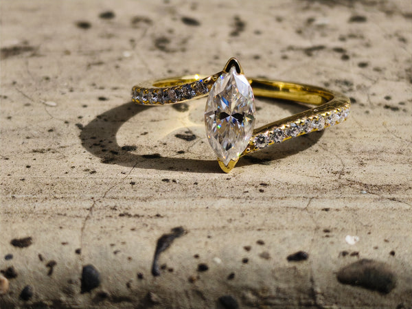 1.00 carat pear diamond 18kt | IGI Certified Diamond | Gold  Ring